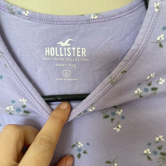 Hollister short sleeve side cinch cropped t-shirt in lilac floral Size Small - Picture 4 of 6